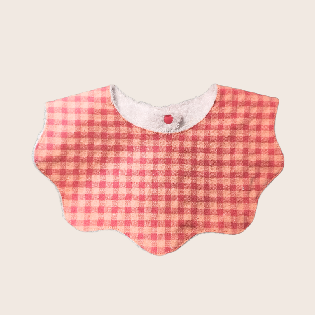 Babero impermeable vichy rosa